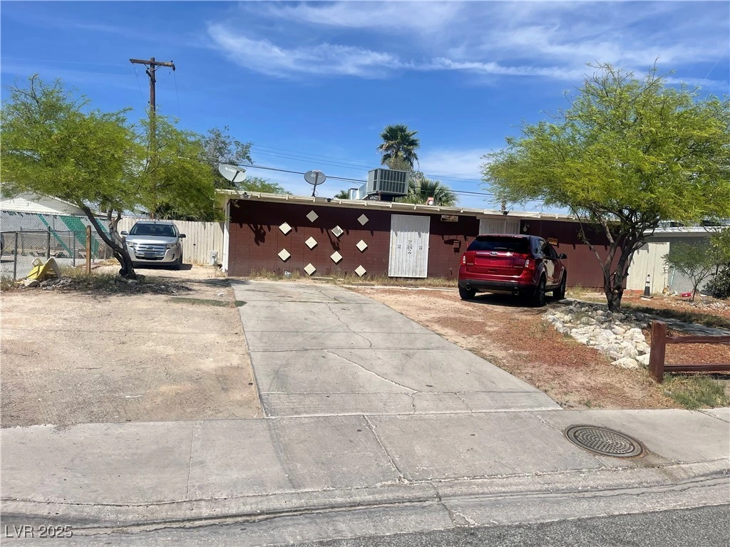 Single-Story Las Vegas Home Exterior